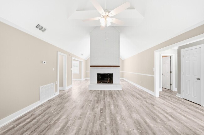Building Photo - 942 Rue De Palms