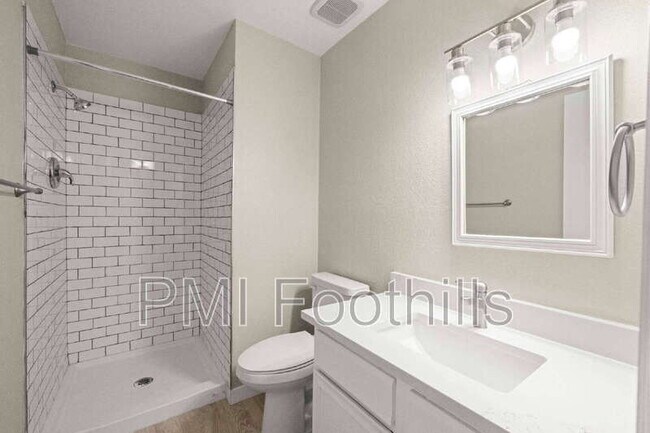 Building Photo - 206 S Holman Way