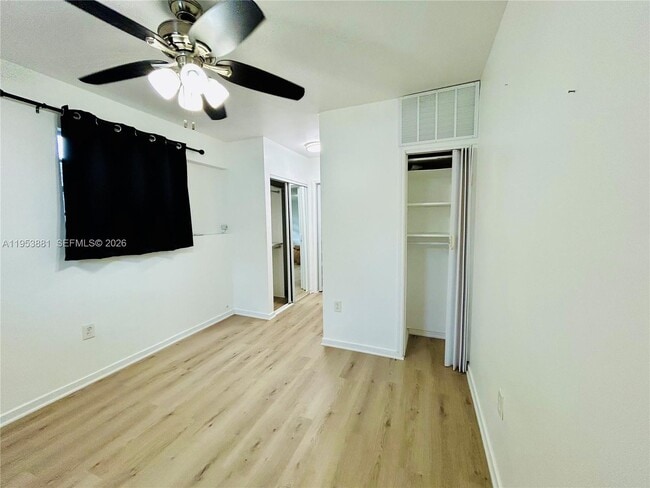 Building Photo - 880 SE 4th Pl