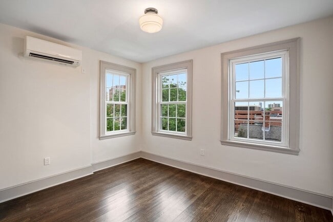 Building Photo - 3 Dana St