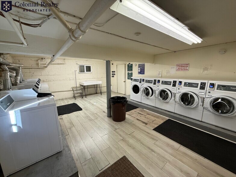 Building Photo - 72 Egmont St