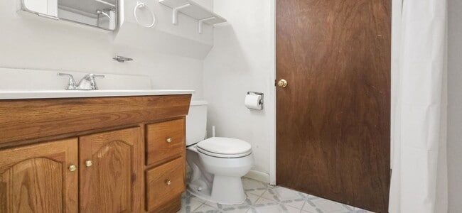 Building Photo - Charming Bellevue Home with Spacious Lot a...