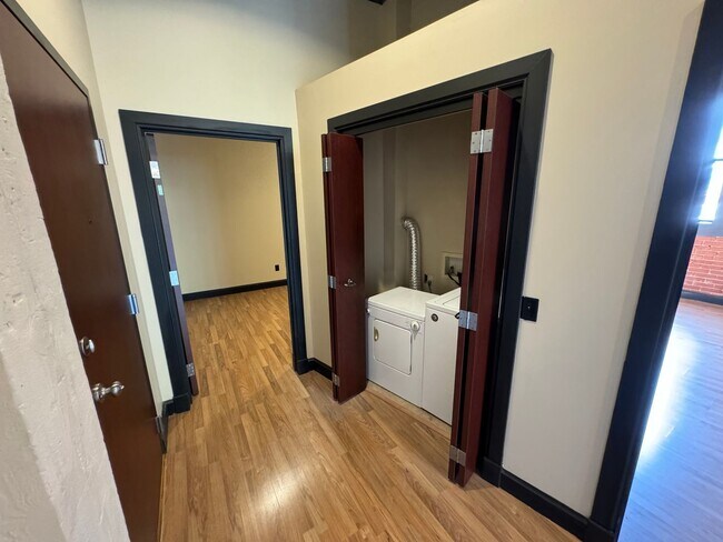 Building Photo - Beautiful Loft in Downtown Springfield