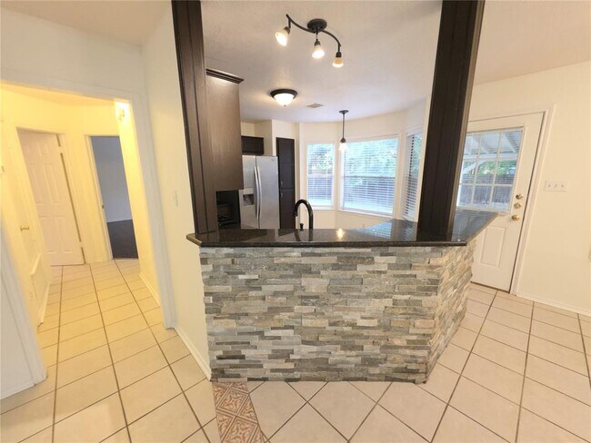 Building Photo - 1600 Hollow Tree Blvd