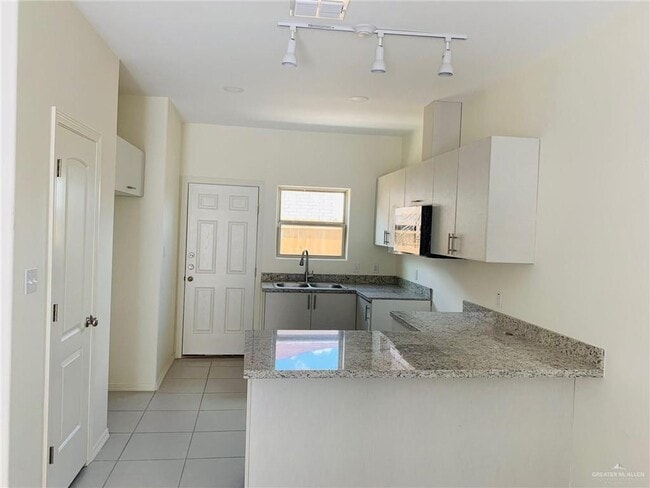 Building Photo - 14 S Michigan St