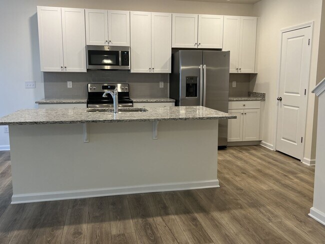 Building Photo - Arbor Mill Townhomes — Modern Living, Plus 1 Month FREE