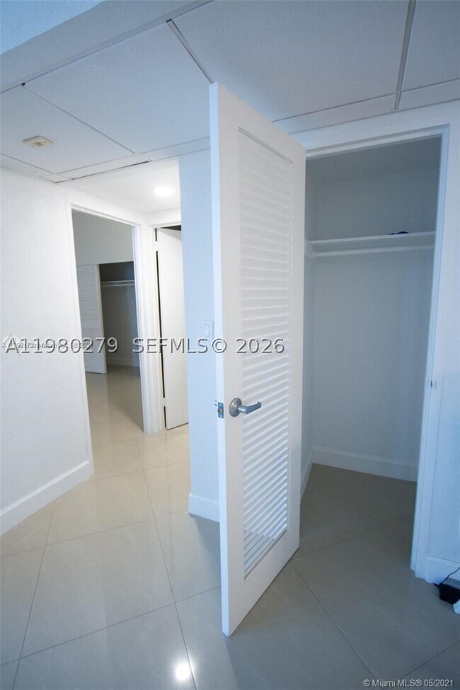 Building Photo - 3801 S Ocean Dr