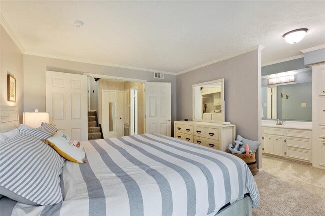 Building Photo - 727 Davis Rd