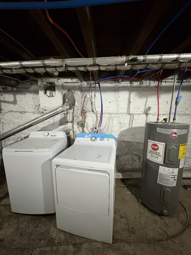 Building Photo - 2062 E Stella St