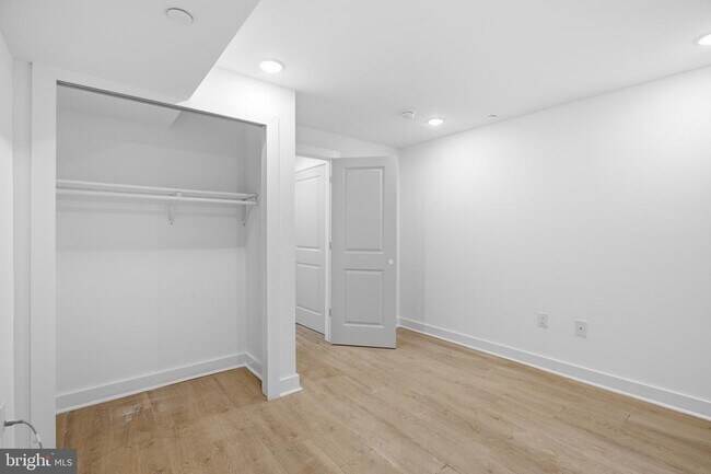 Building Photo - 2126 N Percy St