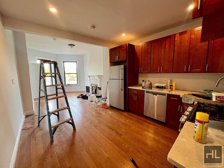 Building Photo - 3BR 2BA Top Floor Bedstuy Townhouse Origin...