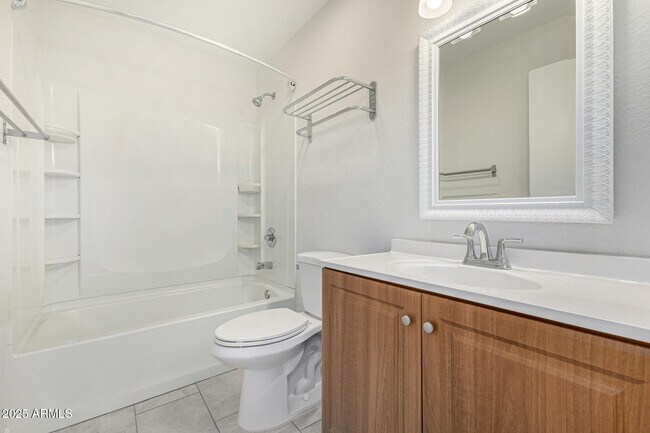 Building Photo - 1813 E Grandview Rd