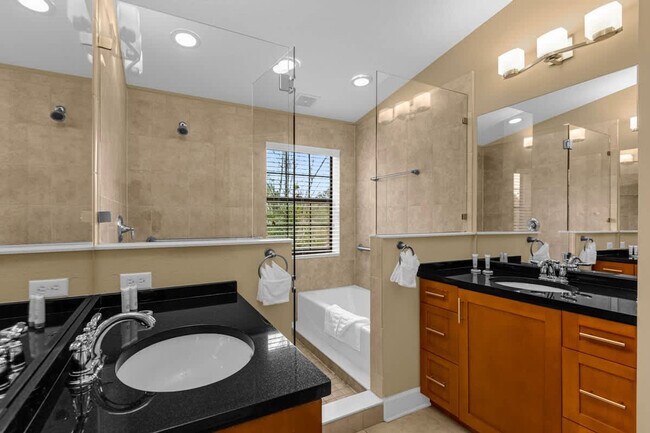 Building Photo - 14590 Damai Ln