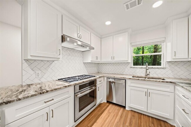 Building Photo - 18 Tulip Hill Ct