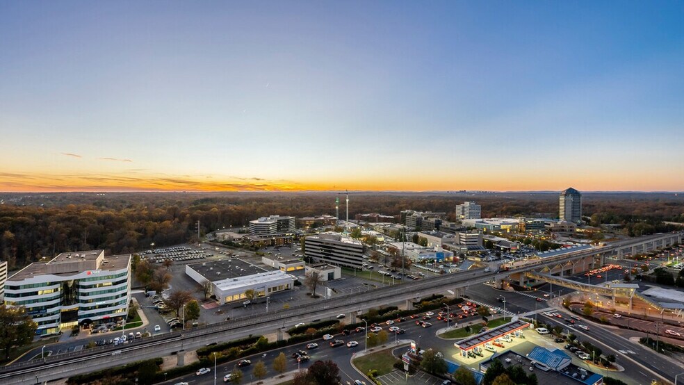 Building Photo - 1556 Spring Hill Rd