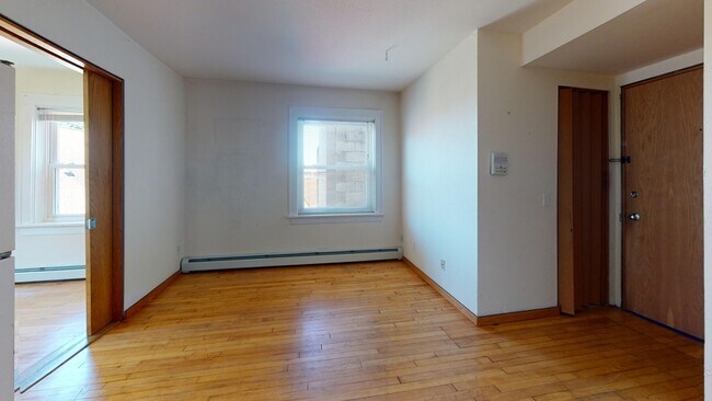 Building Photo - 10 Langdon St