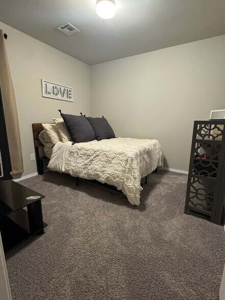 Building Photo - 1718 Carnley St