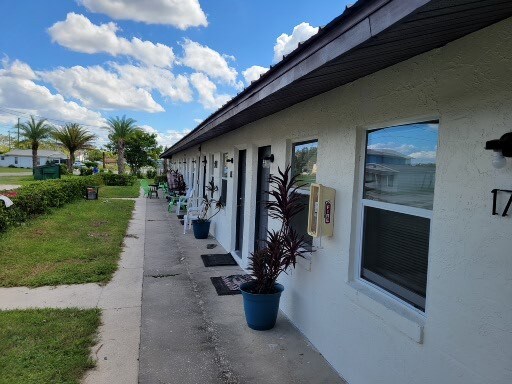 Building Photo - 916 S Verona Ave