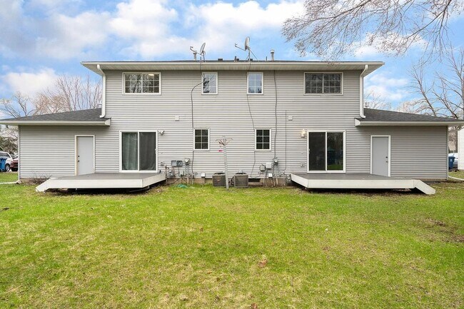 Building Photo - 411-413 Belle Aire Dr
