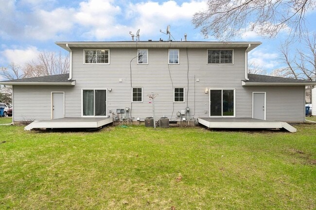 Building Photo - 411 Belle Aire Dr