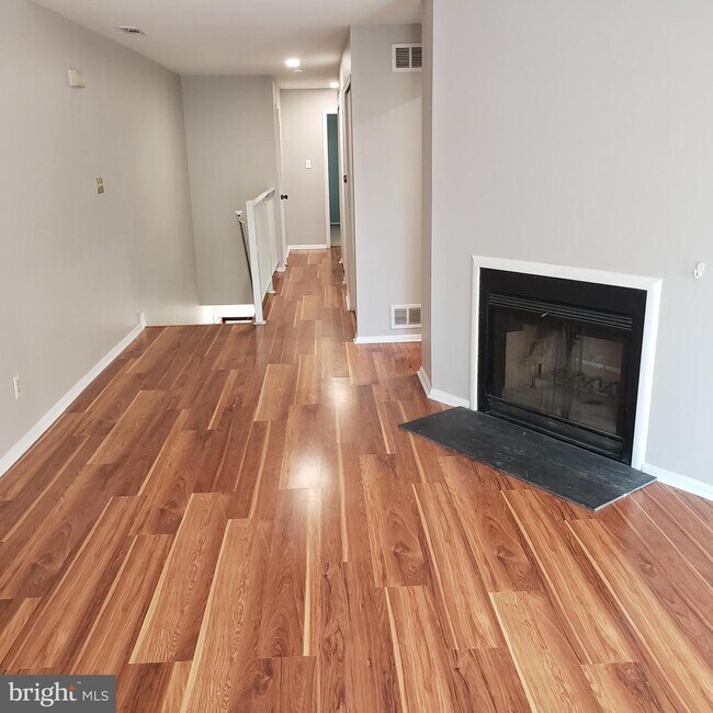 Building Photo - 102 Cypress Point Cir