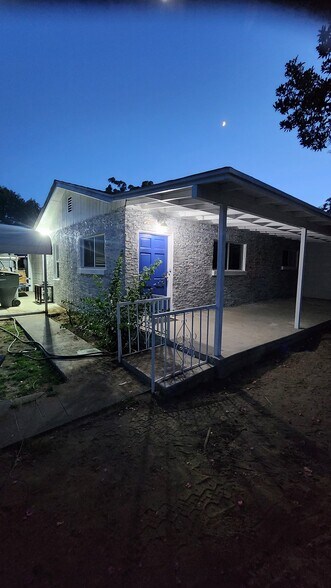 Building Photo - 128 S Willow Ave