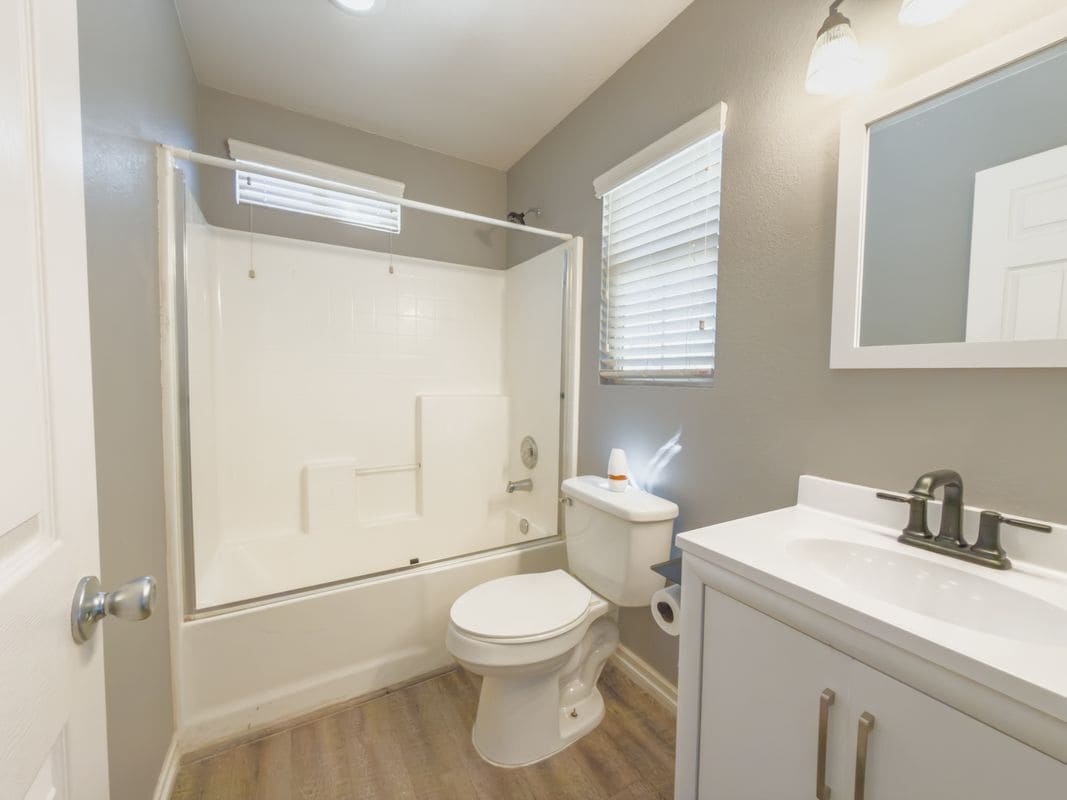 Building Photo - 8959 Wedgewood Ct