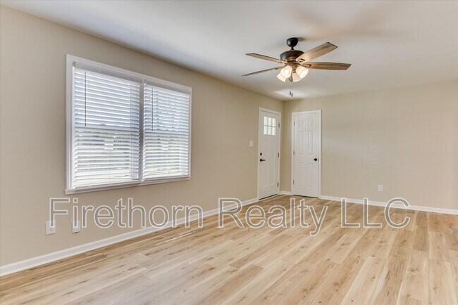 Building Photo - 1006 Skyview Dr