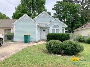 Building Photo - Beautiful Two Bedroom with Converted Garage in FWB!