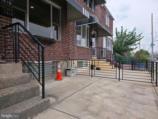 Building Photo - 1816 S 29th St