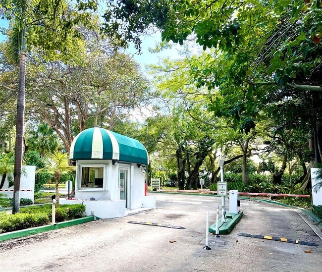 Building Photo - 780 NE 69th St