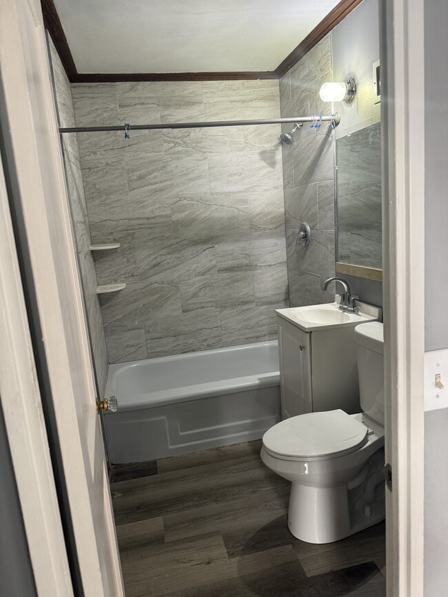 Building Photo - 619 W Lakewood Ave