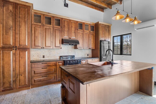 Building Photo - Thiel on 9th