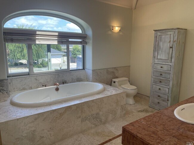 Building Photo - 124 Montego Key