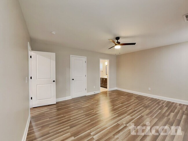 Building Photo - 19 Bloomwood Heights