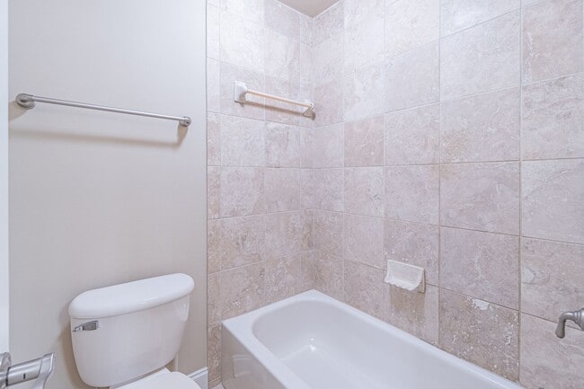 Building Photo - Stunning 4-bedroom, 3.5-bathroom home loca...