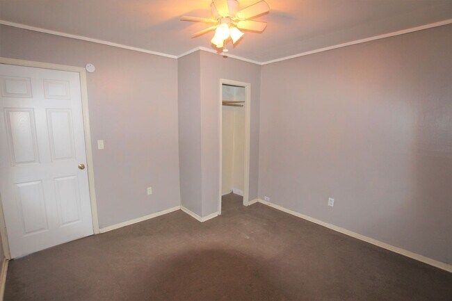 Building Photo - Coming Soon: 2 Bedroom, 1 Bath (Plus Bonus...