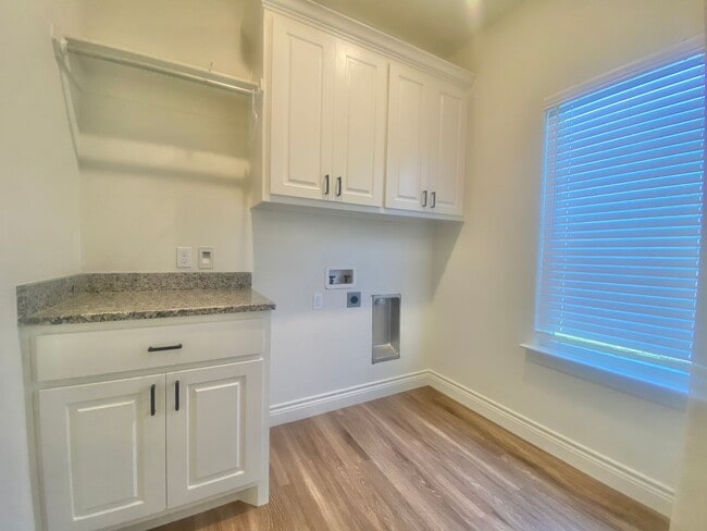 Building Photo - Now available in Cooper - 4 bed 3 bath 2 c...