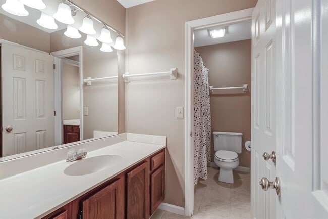 Building Photo - 1217 Carriage Park Dr