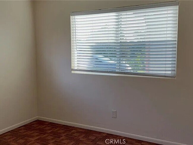 Building Photo - 1353 Pengra St
