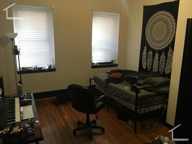 Building Photo - NO FEE!  Perfect Apt for BU Students Near T with Heat and Hot Water Included