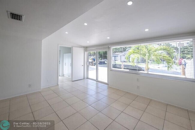 Building Photo - 928 Orange Isle