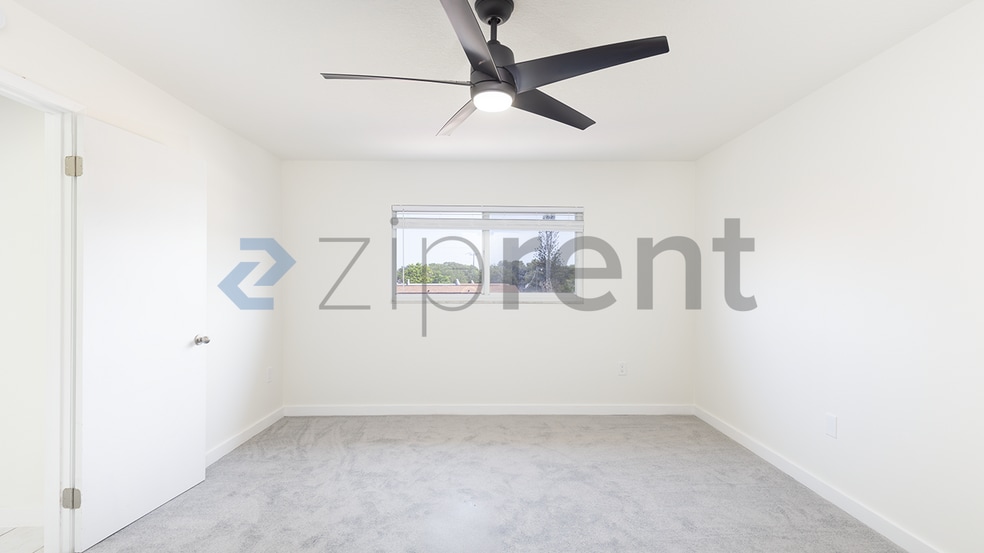 Building Photo - Unit 203