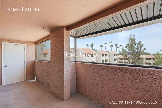 Building Photo - 540 N May