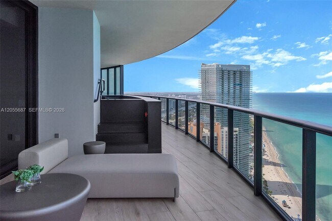 Building Photo - 18555 Collins Ave