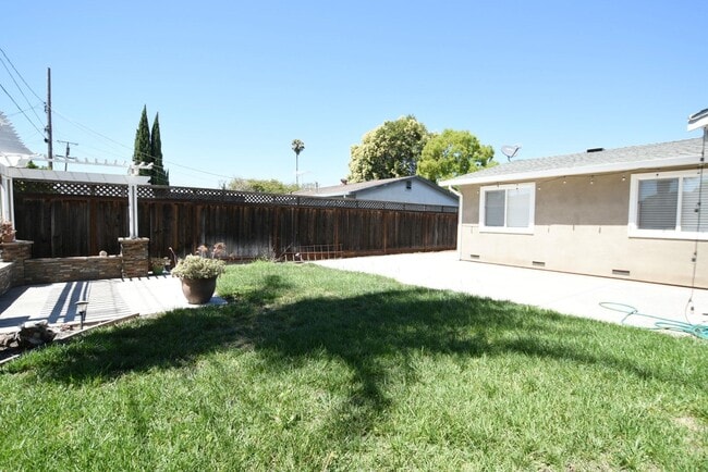 Building Photo - Remodeled and Charming 3 Bedroom 2 Bath Santa Clara Home!