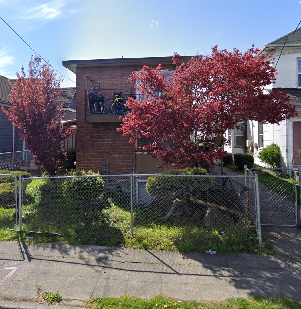 Front Building - 2335 15th Ave S