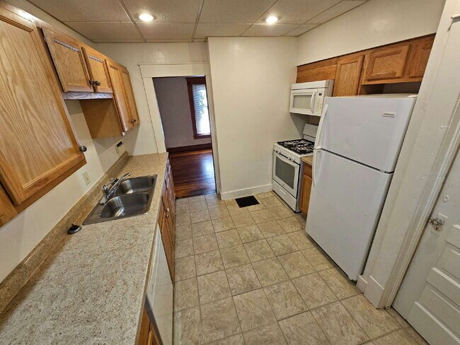 Building Photo - Cute and Cozy Main Level 2 Bedroom 1.5 Bath