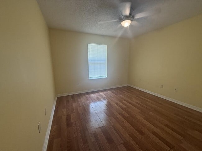 Building Photo - 535 N Forest Dr