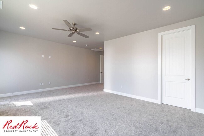 Building Photo - Beautiful 4-Bedroom 2.5 Bath with a 3 Car ...